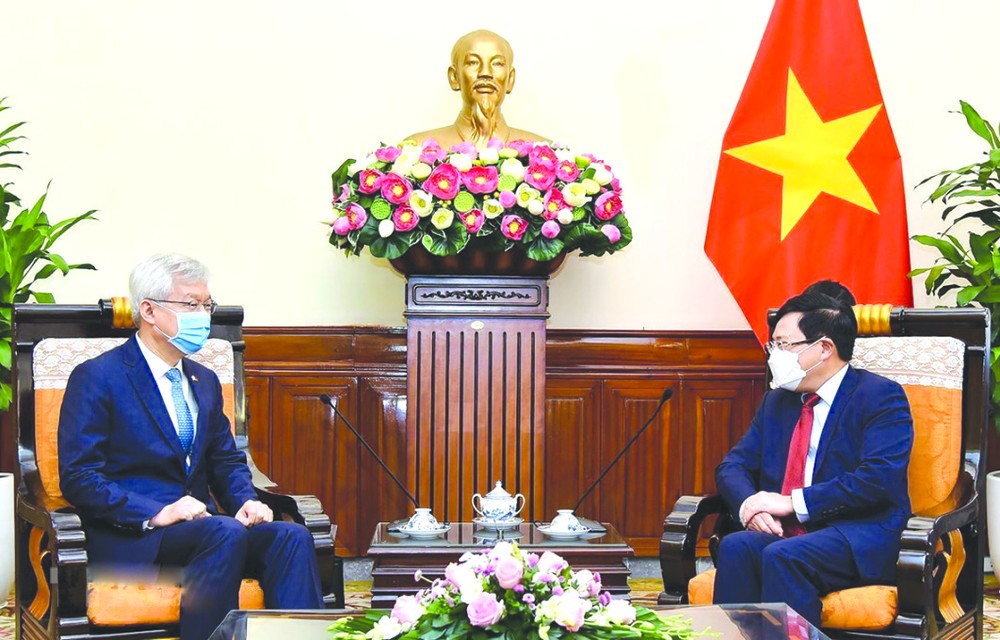 政府副總理、外交部長范平明 會見韓國外交部副部長李泰浩。