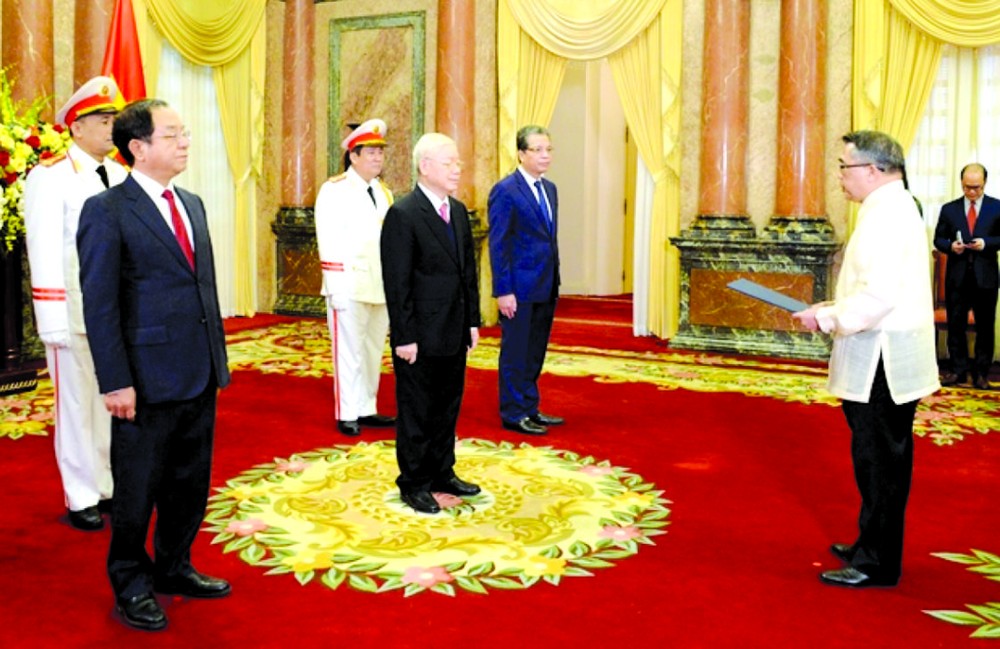 總書記、國家主席阮富仲接受菲律賓大使國書。