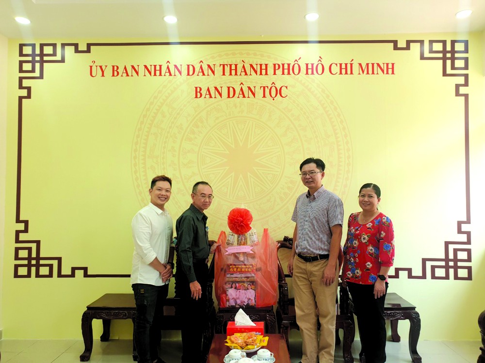 本報向各華人單位拜年 ảnh 1