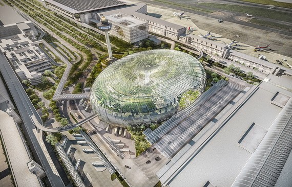 受疫情影響，新加坡當局把樟宜機場五號客運大樓的竣工日期延後兩年。