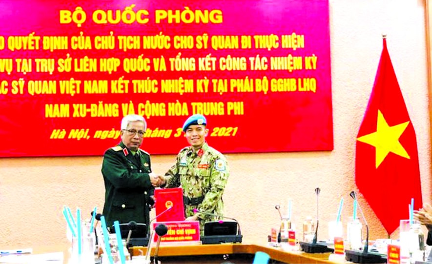 國防部昨(12)日上午向在聯合國辦事處執行任務軍官舉行頒授國家主席《決定》，並總結越南軍官在聯合國駐南蘇丹及中非共和國維持和平特派團完成工作任期的儀式。