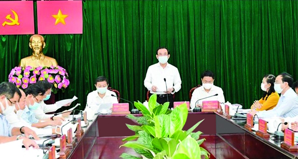 市委工作團與平政縣委常務處舉行有關2020年發展、社會、黨、政府建設與動員民眾工作任務和2021年重心任務落實情況的工作會議。