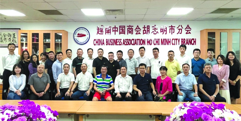 　　本市中國商會 理事會合影。