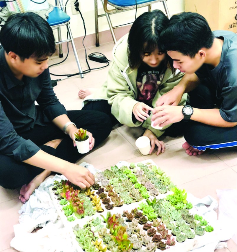 市師範大學所屬中文系共青團昨(17)日為中文系週日盛會作準備。