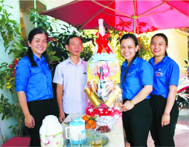 兩代團幹　無私奉獻 ảnh 1