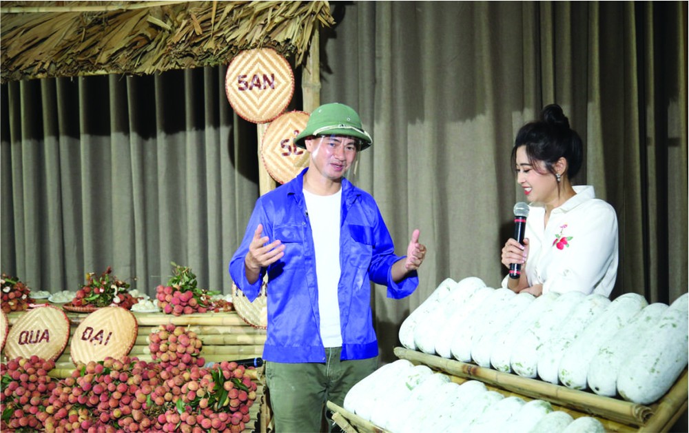 春北通過網上直播方式幫農民銷售農產品。