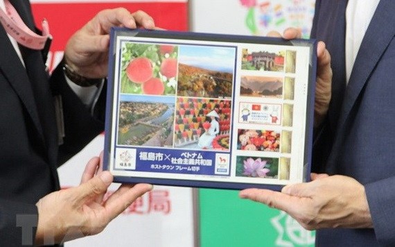 越通社駐東京記者報導,本月21日,日本郵政公社(日本郵政)下屬的福島郵政正式發行兩套郵票,紀念福島成為越南體育代表團的“迎賓地”