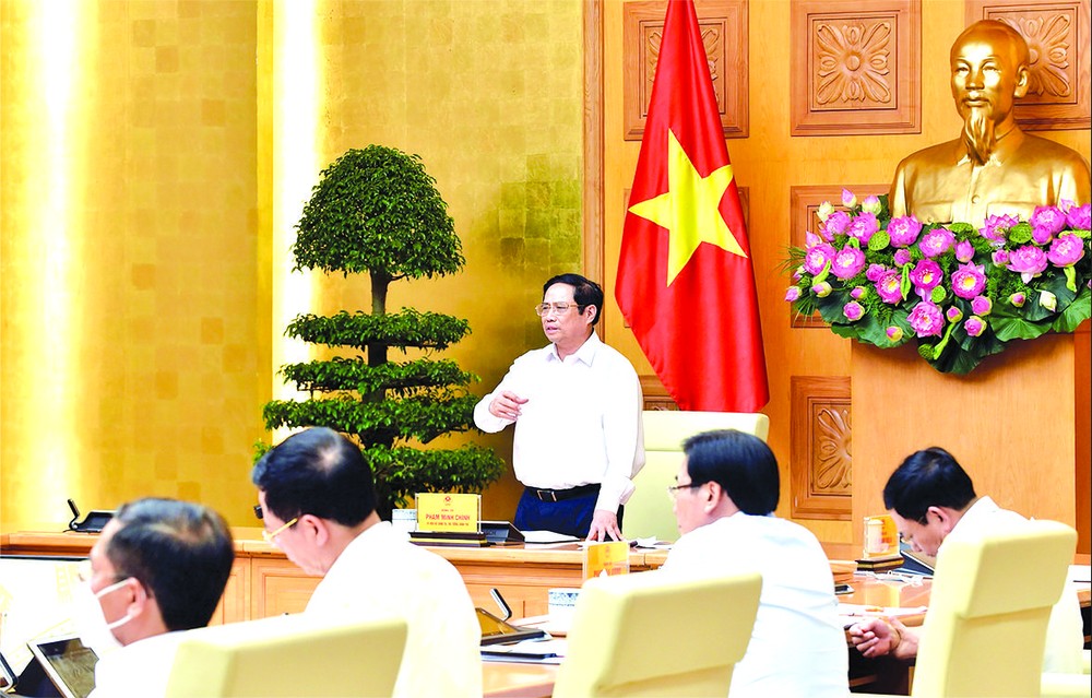 在本市新冠肺炎疫情嚴峻背景下,政府總理范明政日前主持了政府常務處與本市及平陽、同奈、隆安各省之間的防疫工作視像會議。