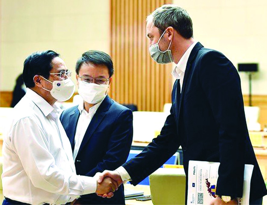 繼續與各國大使和在越南的外國直接投資商代表舉行會議議程