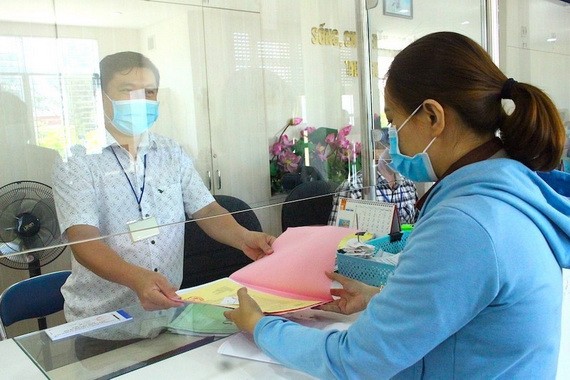 自10月1日,行政機關將直接接收行政手續卷宗,但仍鼓勵優先使用第三、 第四級在線公共勞務。