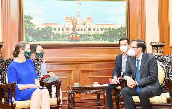 黨中央委員、市委常務副書記、市人委會主席潘文邁日前接見了工作任期屆滿前來辭別的澳大利亞駐胡志明市總領事朱莉安‧考利女士。