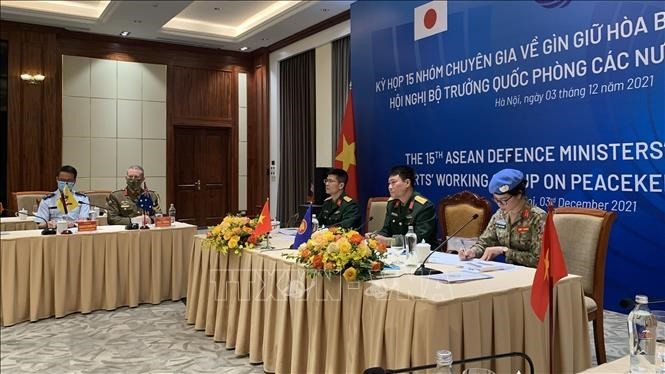 國防部昨(3)日上午以視像形式舉行東盟國防部長擴大會議(ADMM+)框架內,2021-2023年第4週期聯合國維和專家組(EWG PKO)第15次會議。