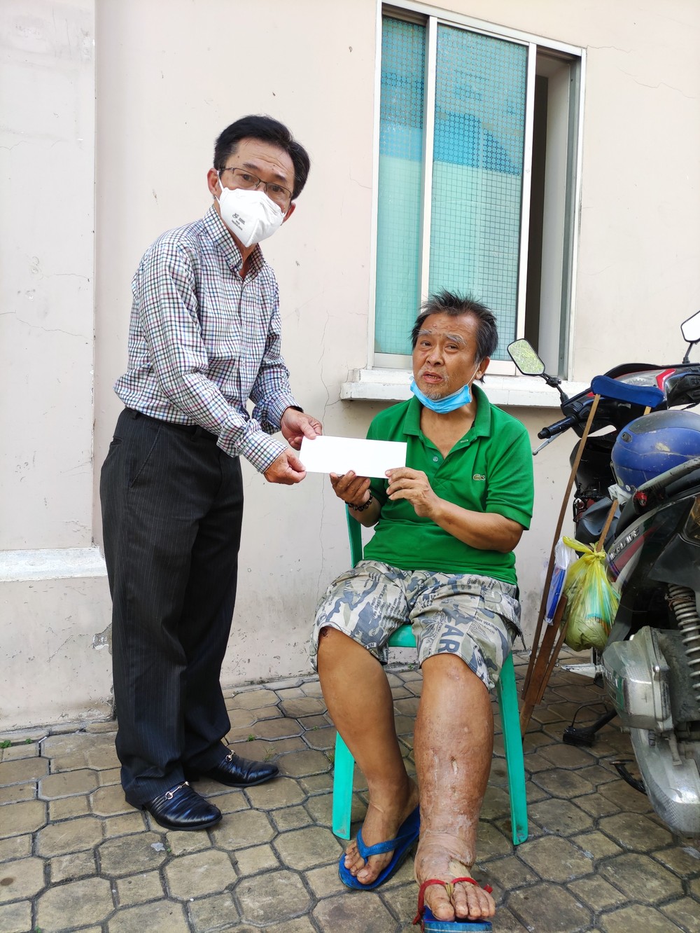中昊公司向病人伸出援手 ảnh 1 中昊公司向病人伸出援手 ảnh 1