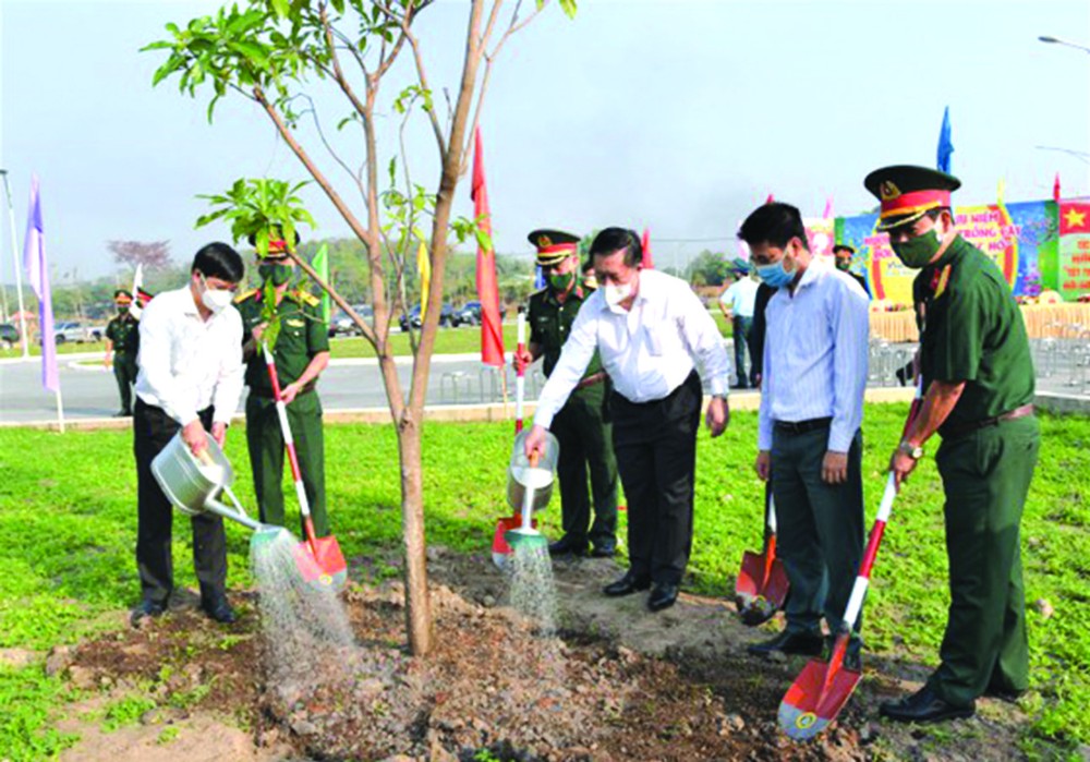 宣教部長出席緬懷英雄烈士儀式