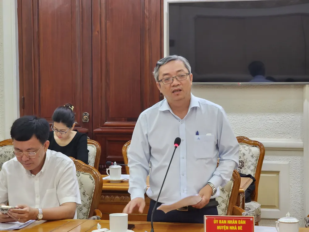 Ông Võ Phan Lê Nguyễn, Phó Chủ tịch UBND huyện Nhà Bè phát biểu tại buổi giám sát Ông Võ Phan Lê Nguyễn, Phó Chủ tịch UBND huyện Nhà Bè phát biểu tại buổi giám sát