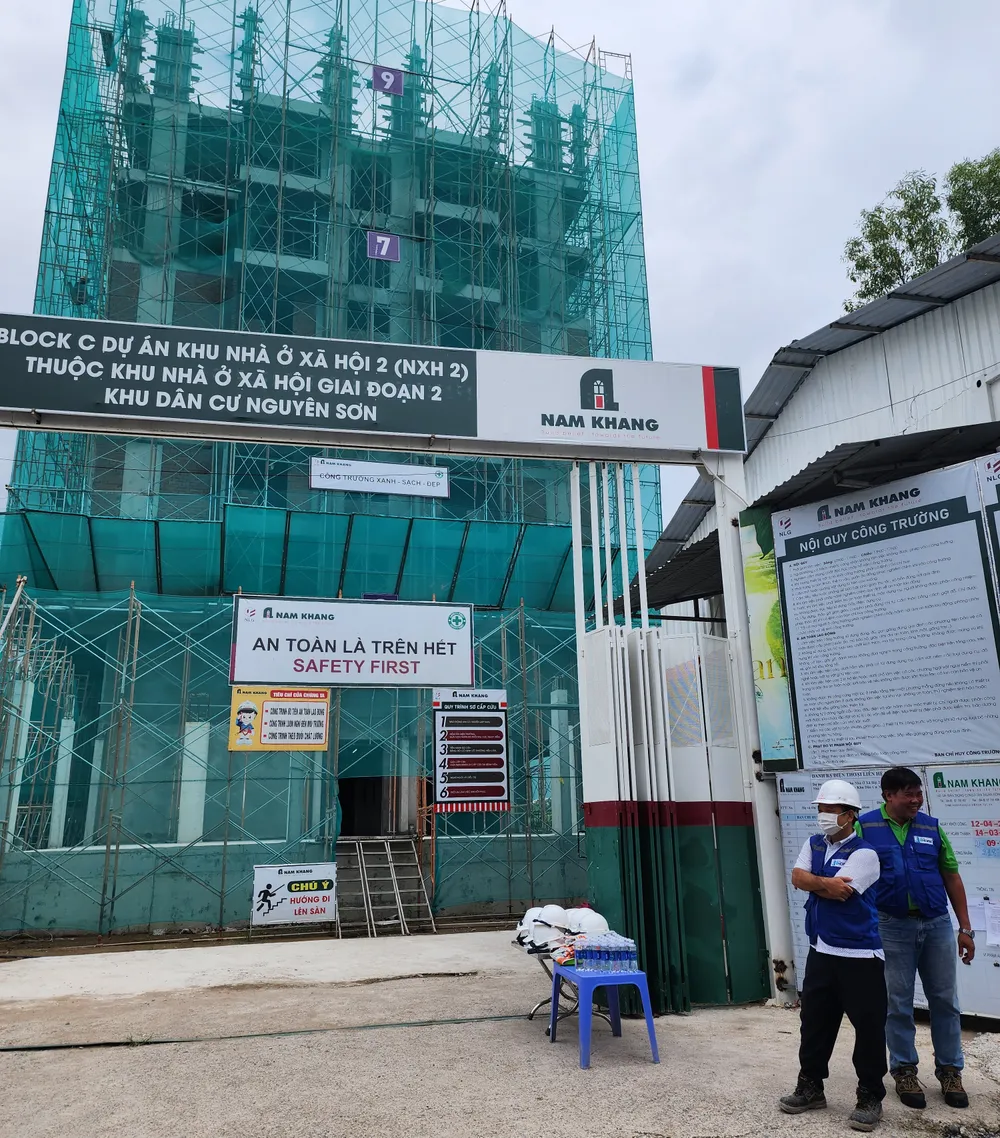 Một block nhà ở xã hội thuộc Khu dân cư Nguyên Sơn (huyện Bình Chánh, TPHCM) đang được thi công. Ảnh: ĐỨC TRUNG Một block nhà ở xã hội thuộc Khu dân cư Nguyên Sơn (huyện Bình Chánh, TPHCM) đang được thi công. Ảnh: ĐỨC TRUNG