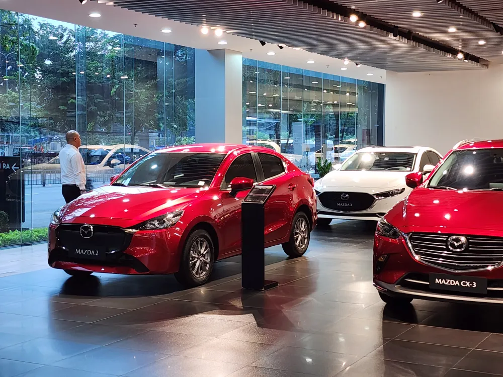 Nhiều mẫu xe mới đang được trưng bày tại showroom Mazda Tân Sơn Nhất (quận Phú Nhuận). Ảnh: ĐỨC TRUNG Nhiều mẫu xe mới đang được trưng bày tại showroom Mazda Tân Sơn Nhất (quận Phú Nhuận). Ảnh: ĐỨC TRUNG
