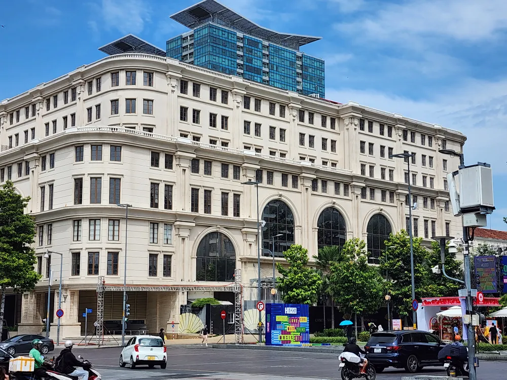 Toà nhà Union Square nằm ngay đầu tuyến phố đi bộ Nguyễn Huệ, quận 1. Ảnh: ĐỨC TRUNG Toà nhà Union Square nằm ngay đầu tuyến phố đi bộ Nguyễn Huệ, quận 1. Ảnh: ĐỨC TRUNG