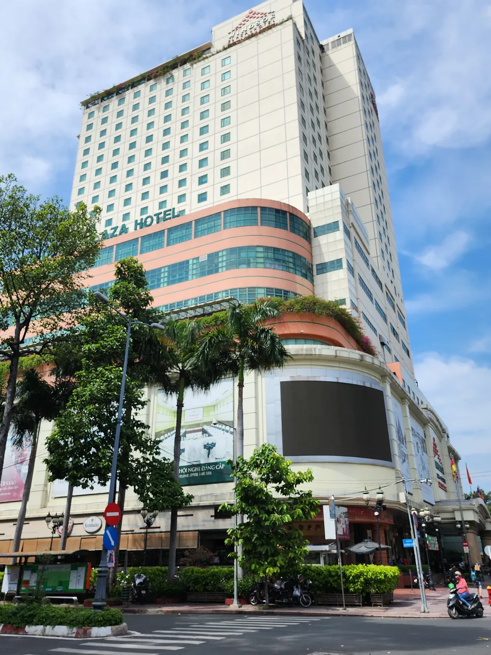 An Đông Plaza, trung tâm thương mại nổi tiếng ở quận 5 những năm trước đây. Ảnh: ĐỨC TRUNG An Đông Plaza, trung tâm thương mại nổi tiếng ở quận 5 những năm trước đây. Ảnh: ĐỨC TRUNG