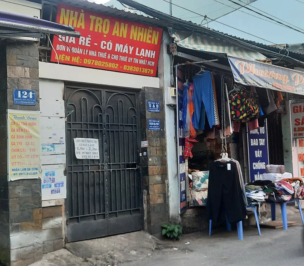 Khu nhà trọ treo biển cho thuê giá rẻ tại đường Phạm Văn Chiêu (phường 14, quận Gò Vấp). Ảnh: HẢI NGỌC Khu nhà trọ treo biển cho thuê giá rẻ tại đường Phạm Văn Chiêu (phường 14, quận Gò Vấp). Ảnh: HẢI NGỌC