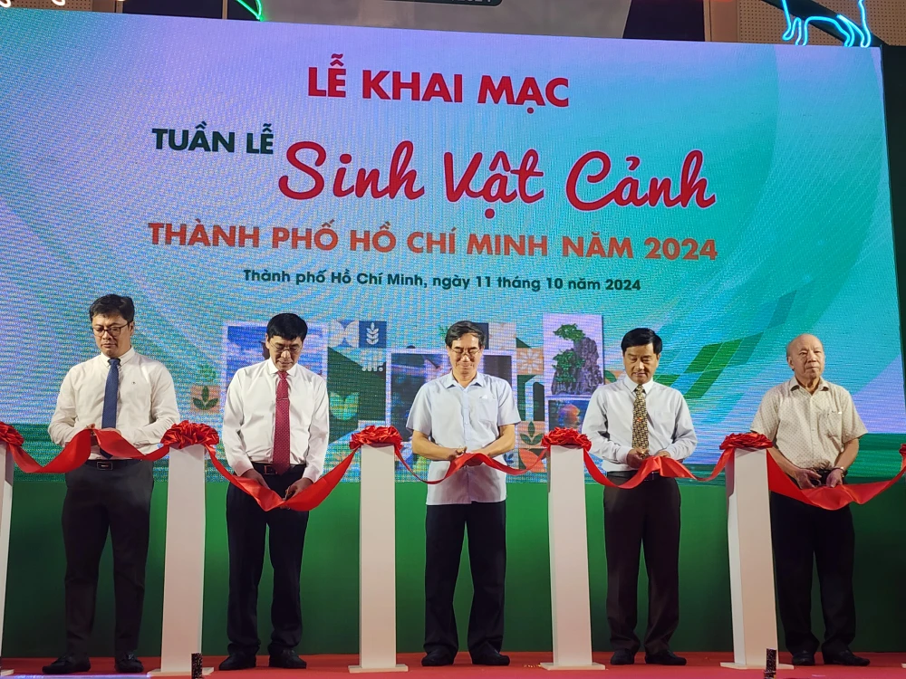 Các đại biểu tham gia Lễ khai mạc Tuần lễ sinh vật cảnh TPHCM năm 2024 20241011_090820.jpg