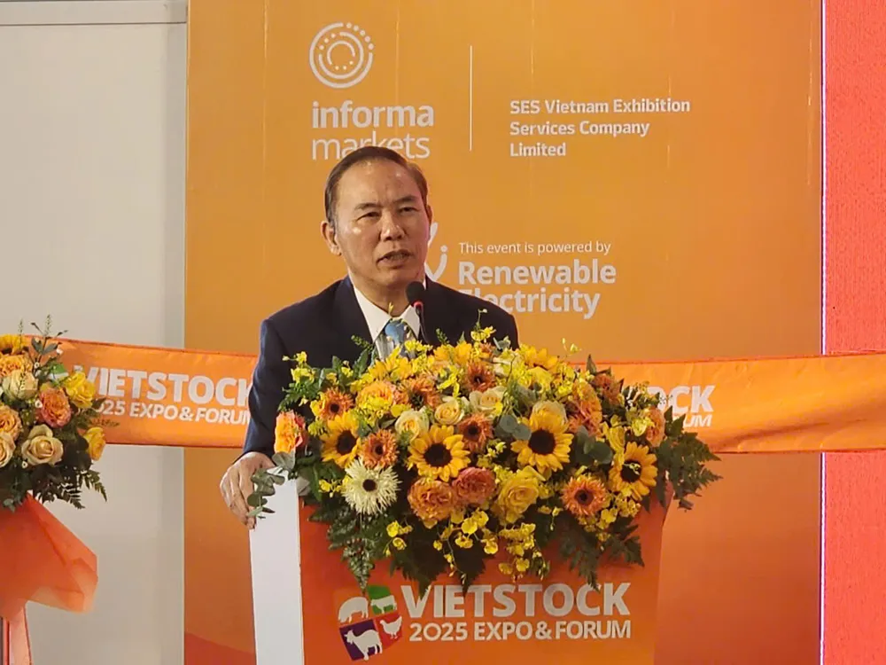 Thứ trưởng Bộ Nông nghiệp và Môi trường Phùng Đức Tiến phát biểu tại lễ khai mạc Triển lãm quốc tế Vietstock 2025. Ảnh: ĐỨC TRUNG z7093544031280_36482befea2f1512ae691f6961915d76.jpg