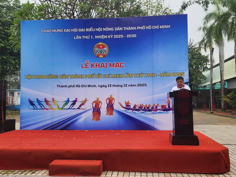 លោក ដូ ង៉ុកហ៊ុយ អនុប្រធានអចិន្ត្រៃយ៍នៃសមាគមកសិករទីក្រុងហូជីមិញ បានថ្លែងសុន្ទរកថាបើកព្រឹត្តិការណ៍កីឡា។ z7321910149590_c2b81c5ff3ec3e0fb84488a6c9077cdc.jpg