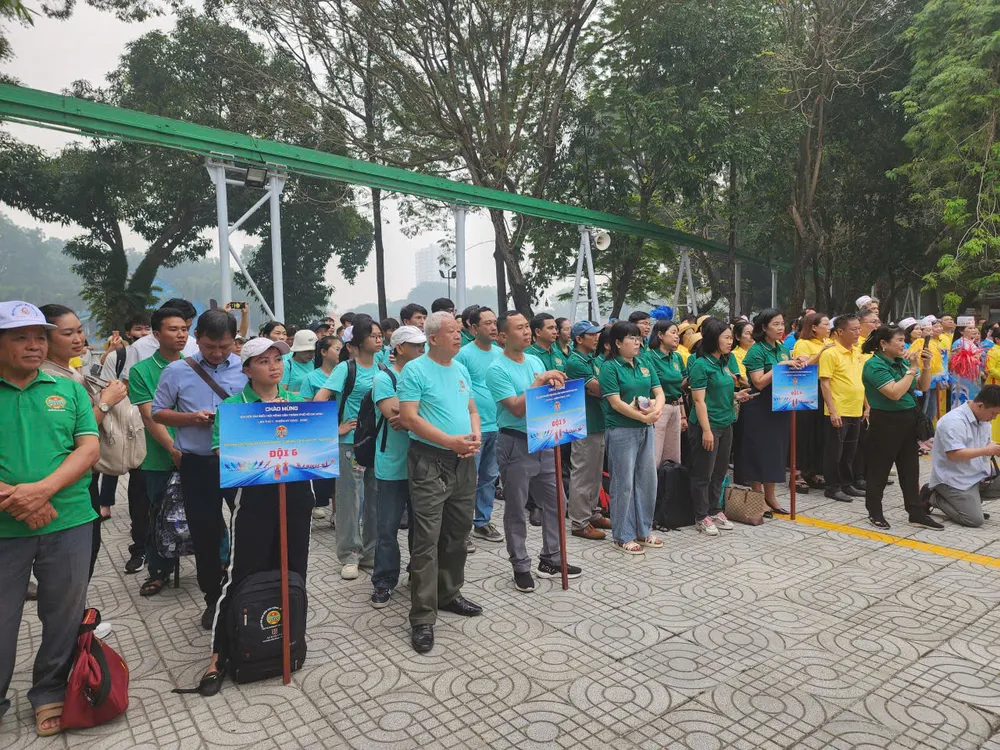 ព្រឹត្តិការណ៍កីឡានេះបានទាក់ទាញមន្ត្រី និងសមាជិកសមាគមកសិករជាង ៥០០ នាក់។ z7321910160763_17e573fe2ef4da5d4f184646833d7cea.jpg