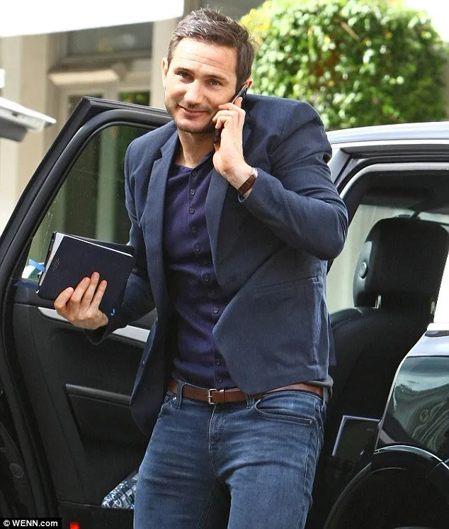 Ashley Cole có thể tái ngộ Lampard ở Derby County ảnh 2