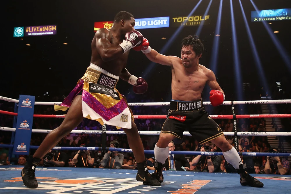 Pacquiao trong trận đấu với Broner