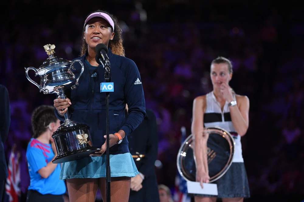 Naomi Osaka xúc động khi phát biểu trên bục nhận giải