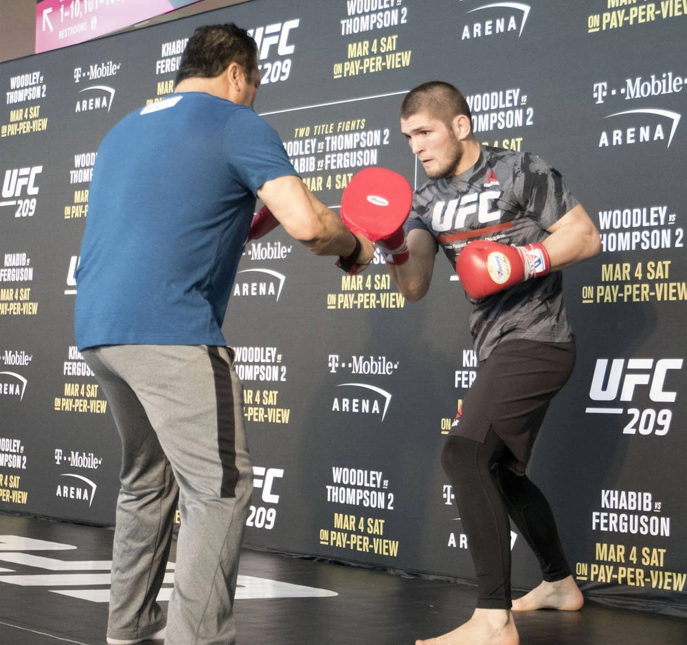 Khabib sẽ lấn sân sang quyền Anh