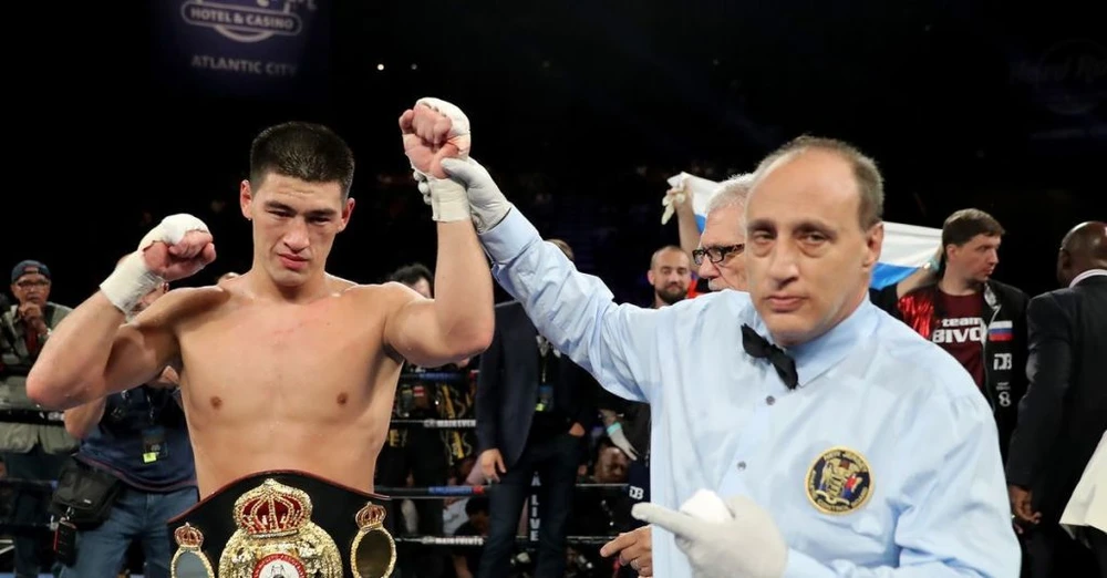 Dmitri Bivol bảo vệ thành công đai WBA hạng bán nặng trên đất Mỹ