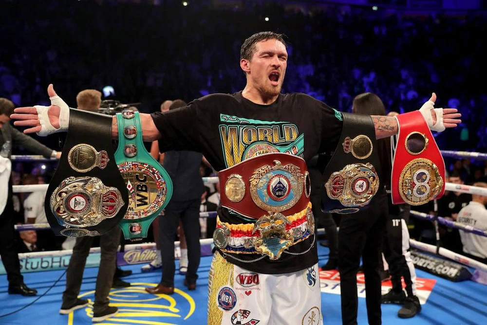 Usyk đang là nhà vô địch tuyệt đối hạng dưới nặng, và anh rất muốn lên chơi ở hạng nặng