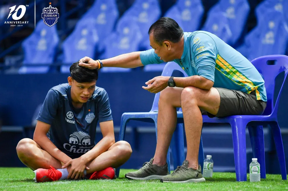 Buriram United quay lại luyện tập: Xuân Trường tươi tắn, “bại tướng” của Đình Trọng bị nắm đầu ảnh 2