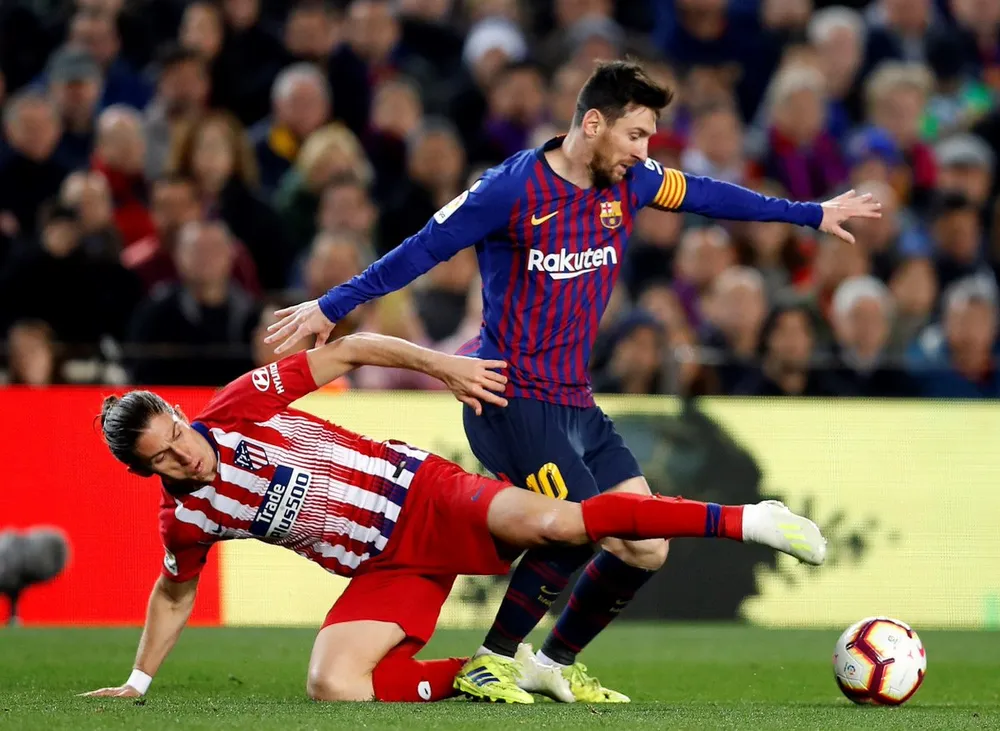 Bị đuổi vì… xúc phạm mẹ trọng tài, Costa khóc trong phòng thay đồ, HLV Simeone vẫn bất mãn ảnh 2