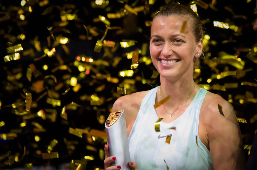 Petra Kvitova và chiếc cúp thứ 2 trong mùa