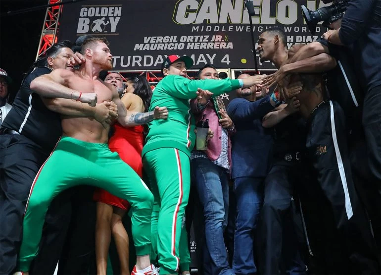 Canelo suýt choảng Jacobs