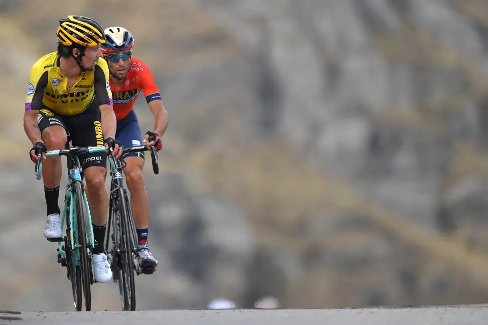 Giro d’Italia: Carapaz - chàng trai vắt sữa bò làm nên lịch sử cho Ecuador ảnh 4