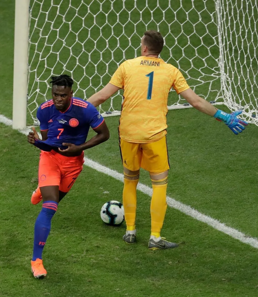 Argentina - Colombia 0-2: Cơn ác mộng của Messi lại bắt đầu ảnh 4