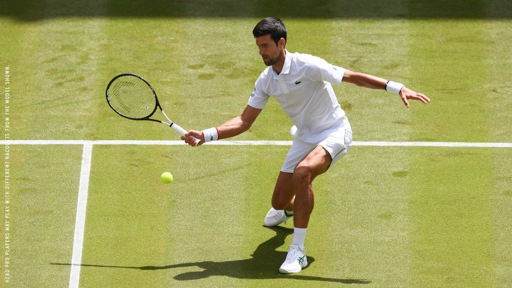 Djokovic chật vật vào vòng 4