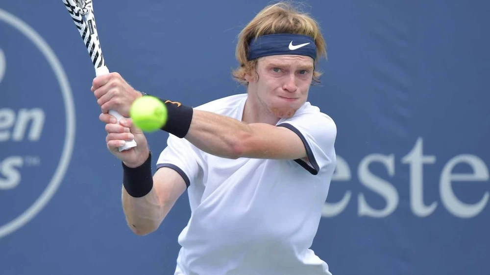 Rublev lật đổ Federer