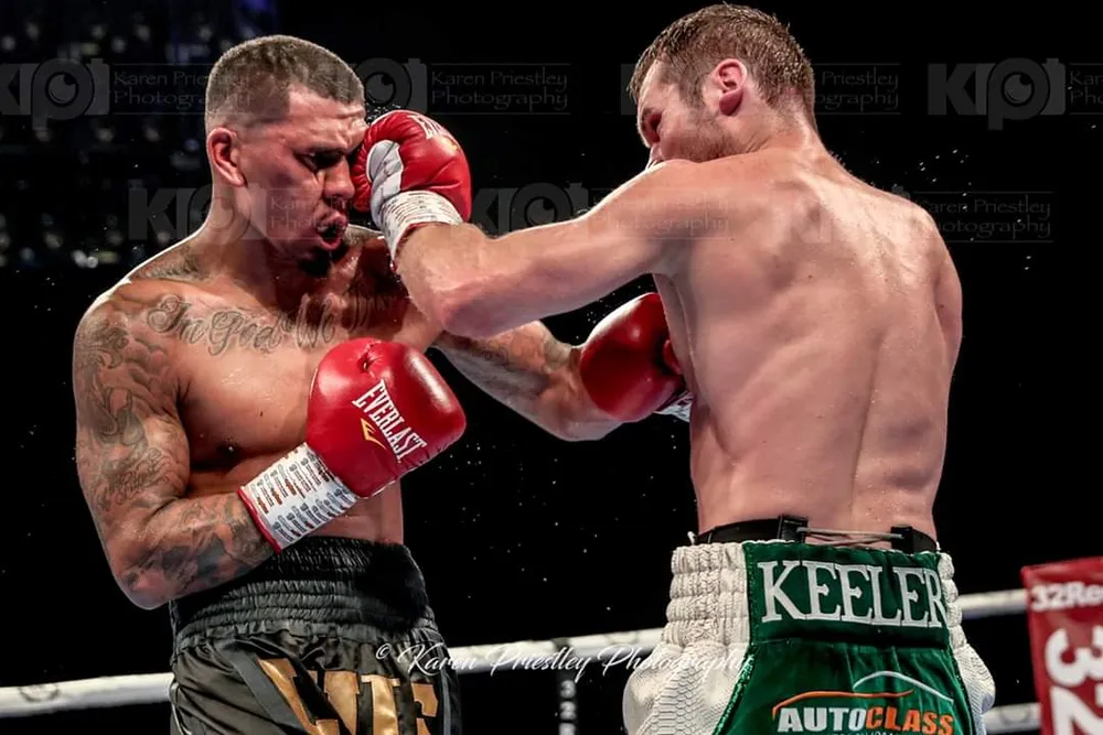 Đấm một ông lão trong quán bar, McGregor bị thách: “Nếu anh có “bi”, hãy thượng đài” ảnh 1