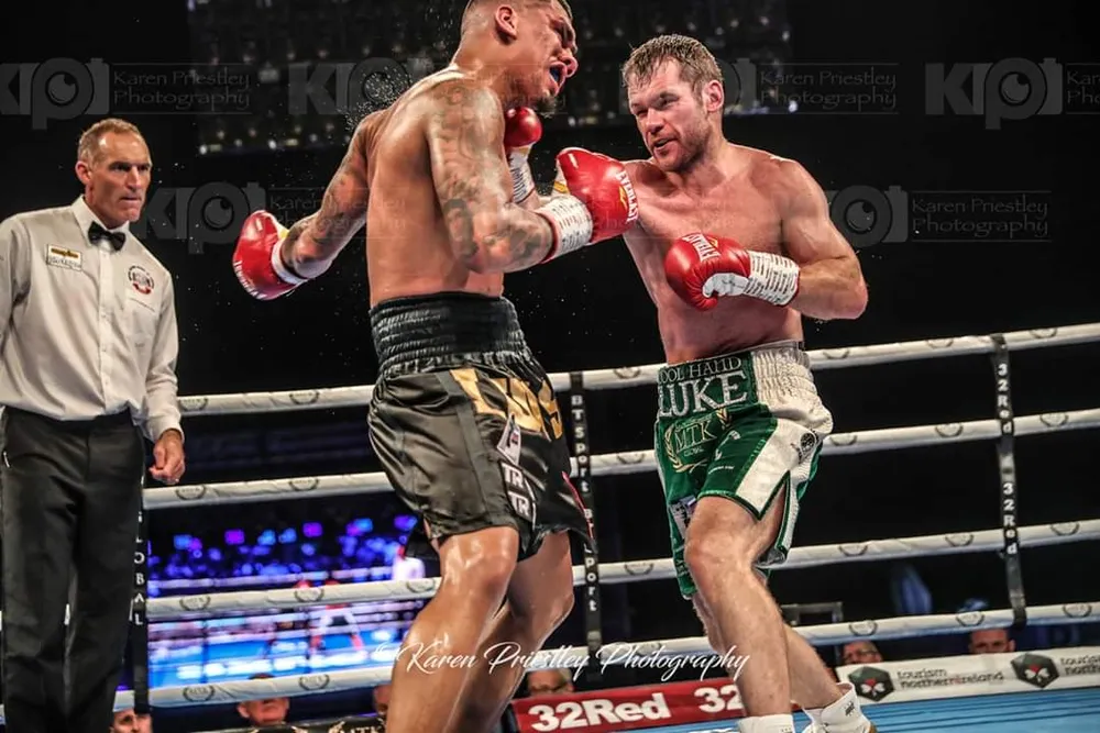 Đấm một ông lão trong quán bar, McGregor bị thách: “Nếu anh có “bi”, hãy thượng đài” ảnh 2