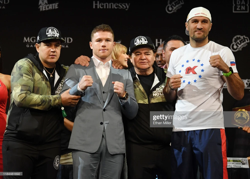 Canelo thấp hơn Kovalev một cái đầu