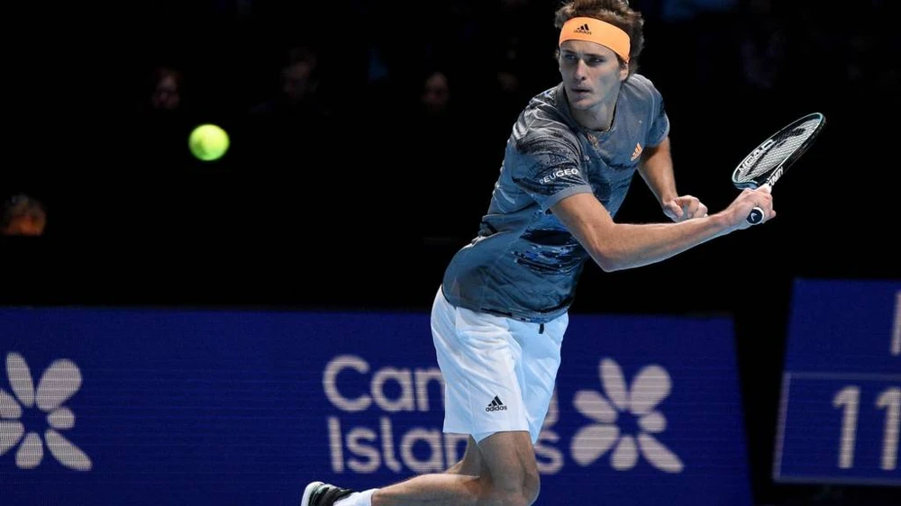 Zverev trong trận thua Tstispas