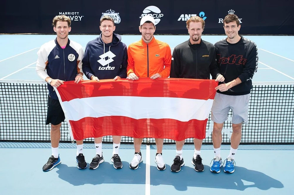 Thiem (ngoài cùng bên trái) đang tập trung cùng tuyển Áo ở ATP Cup 2020