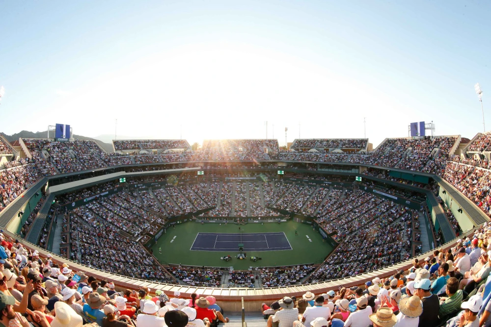 Các khán giả đến Indian Wells Tennis Garden xem thi đấu ở thời điểm dịch Covid-19 đang lan rộng là không an toàn