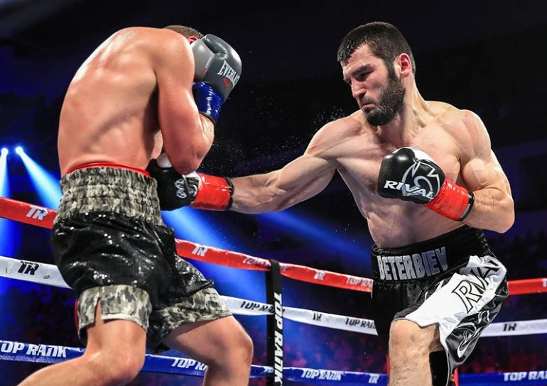 Beterbiev cũng da trắng và để râu quai nón như là Khabib