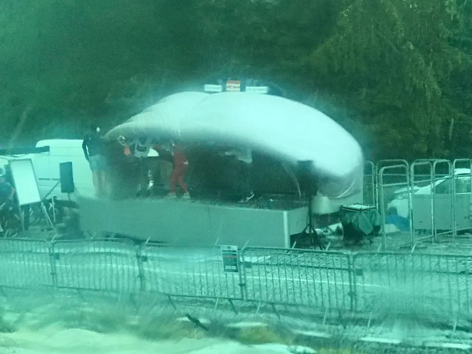 Criterium du Dauphine: Mưa đá bất ngờ ở chặng 2, một số tay đua sưng hết mình mẩy ảnh 3